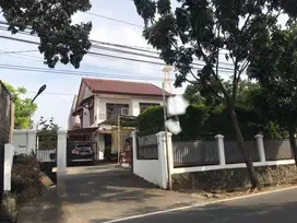 Rumah 2lantai Clasik Luas Murah di Raya Petukangan Utara Pesanggrahan
