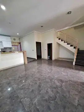 DIJUAL RUMAH 2 LANTAI DI GADING SERPONG 126/170 SEKTOR 1B