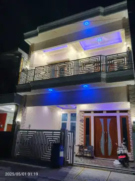 di Jual Rumah 2 Lantai Baru pakai 4 Tahun