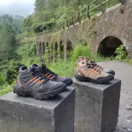 Sepatu Boots Tracking Hiking