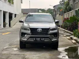 Toyota Fortuner Vrz 2.4 AT facelift 2022 Silver metalik