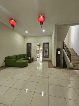 Rumah Siap Huni Strategis Cluster Crystal Gading Serpong
