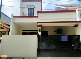 Rumah bangunan baru 2 lantai di komplek pondok bambu jaktim