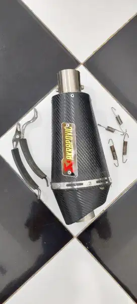 Knalpot racing Akrapovic