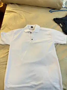 Baju polo putih masih bagus