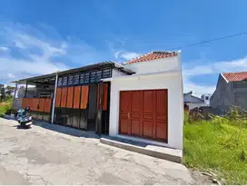 Rumah plus kios untuk usaha di Gentan area