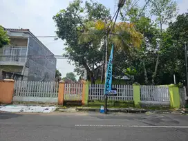DIJUAL RUMAH TENGAH KOTA HITUNG TANAH  BISNIS NGANJUK