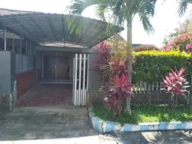 Rumah dengan Taman luas lokasi Area jalan Bungur