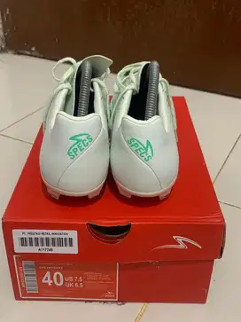 Sepatu bola specs rebborn