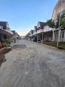 JUAL RUMAH SEMI FURNISHED DI KOMP.MEDAN RESORT CITY (MERCY) HARGA 2M