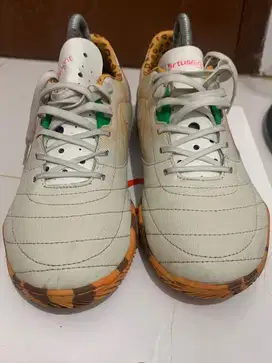 Sepatu futsal ortus jogosala
