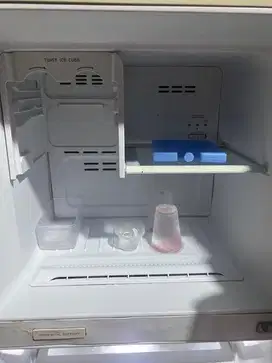 Kulkas 2 Pintu Polytron
