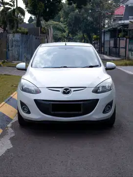 Mazda 2 sport matic 2012 putih