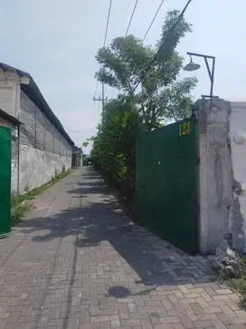 Disewakan Gudang bagunan baru renovasi Tropodo luas 1200 m2 ada ktr