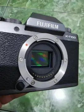 KAMERA FUJIFILM XT-100 BODY ONLY