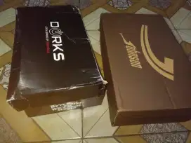 Dua sepatu 100k