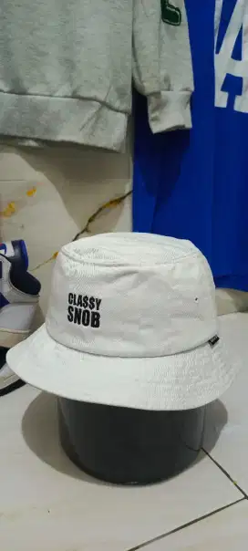 Bucket Putih SNOB
