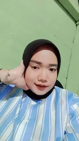 Cari loker cewek art, jaga toko,dll yg penting ada gaji bulanan