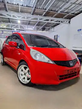 Honda Jazz RS a/t 2013 Dp 8 jt