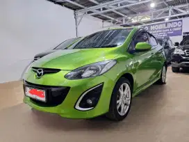 Mazda 2 R a/t 2012 Dp 5 jt dibantu