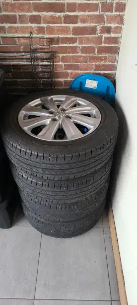 Ban dan Velg OEM Yaris