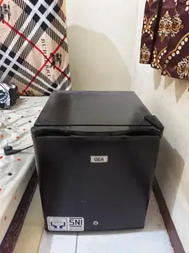 Kulkas GEA RSA Mini