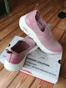 Jual sepatu Skechers original size 37 bisa bayar d tempat
