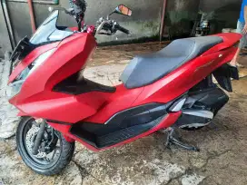 Tangan 1 Mulus Like New Honda PCX 160 ABS Warna Merah Tahun 2022