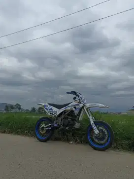 D tracker Supermoto