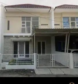 Dijual cepat dan murah rumah siap huni Greenlake Wonorejo