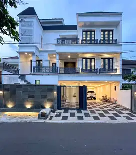 Jual Rumah Mewah Kebayoran Baru. LT.250/LB.600. 4BR. Harga 15M!