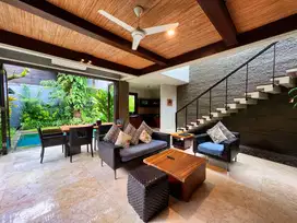 TROPICAL VILLA RETREAT JUST STEPS FROM DOUBLE SIX BEACH