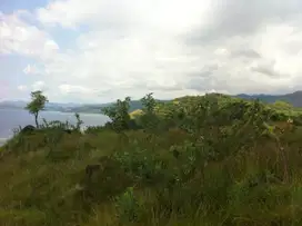 Tanah di Bukit Kelumpang Cliff Dengan Pemandangan Laut
