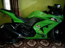 Di jual motor kawasaki ninja 250 carbu