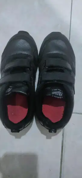 Sepatu bata sz 33