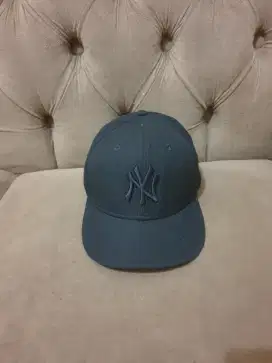 Mulus .authentic topi new era size 7.5