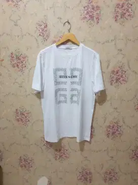 Mulus .authentic kaos .shirt givenchy size xl fit L