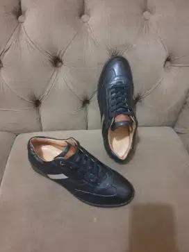 Mulus .authentic sepatu .sneakers bally size 40