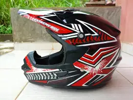 ORIGINAL Helm Yamaha YFN3 Extreme Ride

Tipe : Helm Full Face SNI