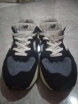 For sale new balance 5740 second