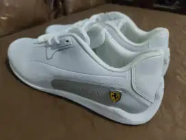 Sepatu Puma Ferrari