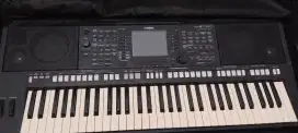 Keyboard yamaha psrS750