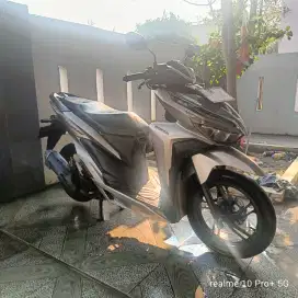 Dijual cepat Honda Vario 160 2021 silver