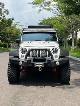 Jual Cepat !! Jeep Rubicon 2015 Kondisi istimewa low km Tipe tertinggi
