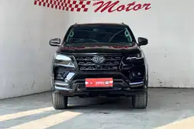 Toyota Fortuner VRZ GR 2.8 AT 2022 Hitam