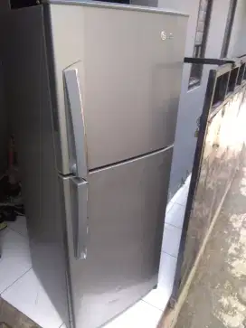 Kulkas 2 pintu merk  LG dikirimkan bdg kota
