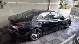 Toyota Camry Hybrid 2022 AT Hitam Low KM