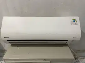 DI JUAL AC DAIKIN 1/2 PK INVERTER TERAWAT