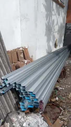 Pemasangan rangka atap baja ringan dan plafond