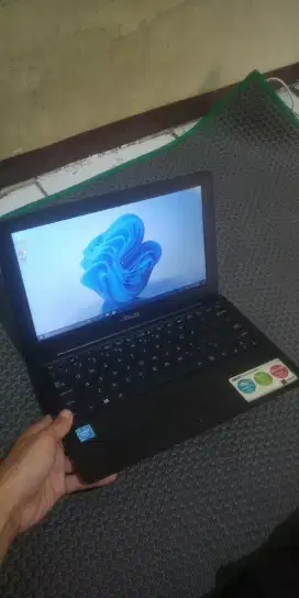 Nootbook Asus e202s